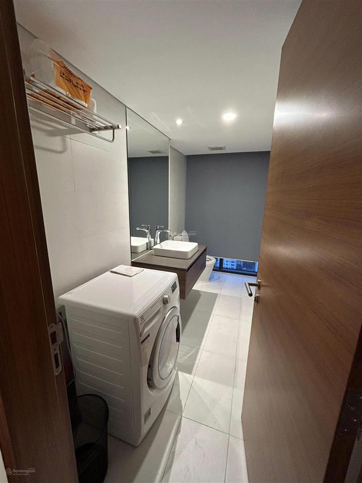 Chính chủ gửi bán căn duplex pentstudio 699 lạc long quân 54,3m2 giá 8,8 tỷ full đồ, sổ đỏ bàn giao
