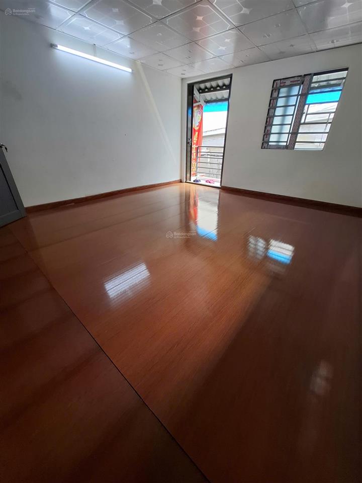 Chủ nhiệt bán nhà tân phú giảm sâu chỉ 3,x tỷ dt 40m( 4mx10m) nở hậu gần sân bay tsn, nhà ga t3