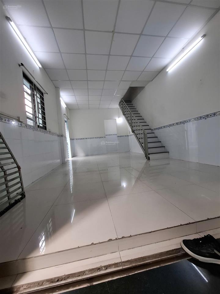 Chủ nhiệt bán nhà tân phú giảm sâu chỉ 3,x tỷ dt 40m( 4mx10m) nở hậu gần sân bay tsn, nhà ga t3