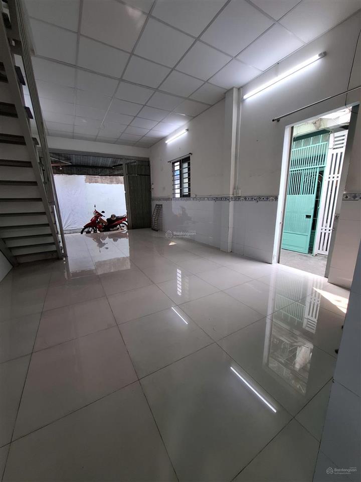Chủ nhiệt bán nhà tân phú giảm sâu chỉ 3,x tỷ dt 40m( 4mx10m) nở hậu gần sân bay tsn, nhà ga t3