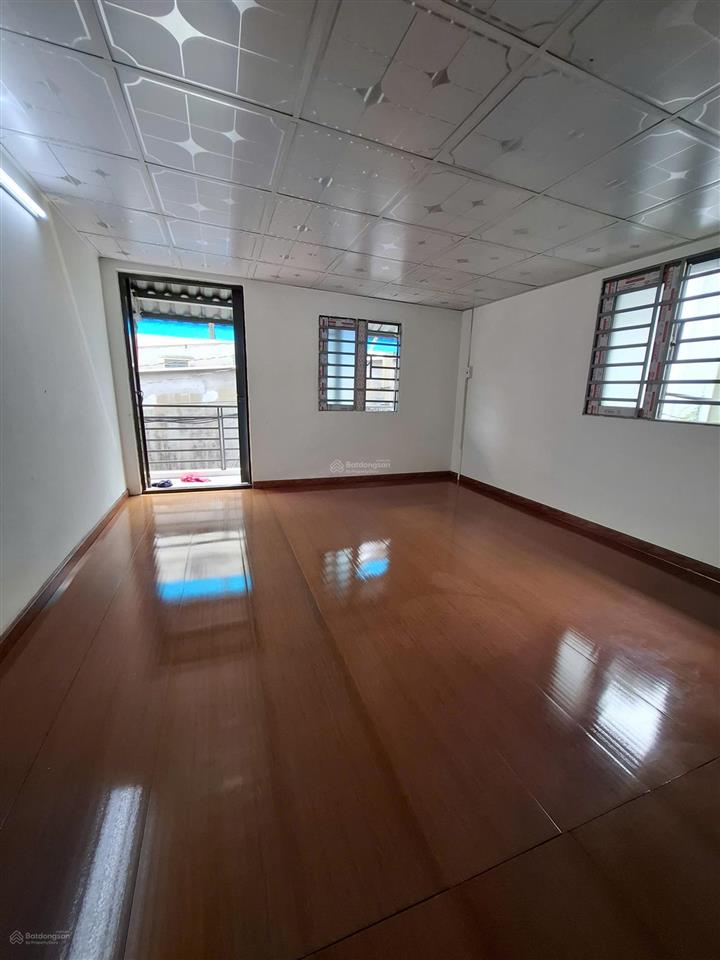 Chủ nhiệt bán nhà tân phú giảm sâu chỉ 3,x tỷ dt 40m( 4mx10m) nở hậu gần sân bay tsn, nhà ga t3