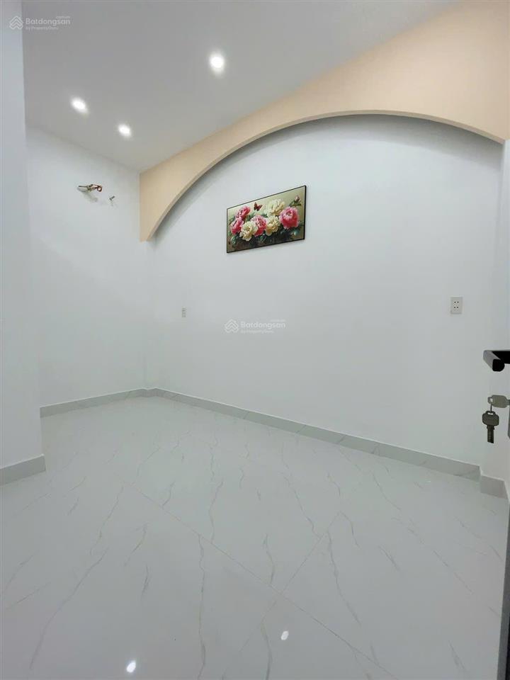 Diện tích rộng 75m2 chỉ 5.1 tỷ nhà 2tầng mới đẹp ở ngay hẻm ôtô 5m thông 3pn(có trệt) sổ hồng riêng