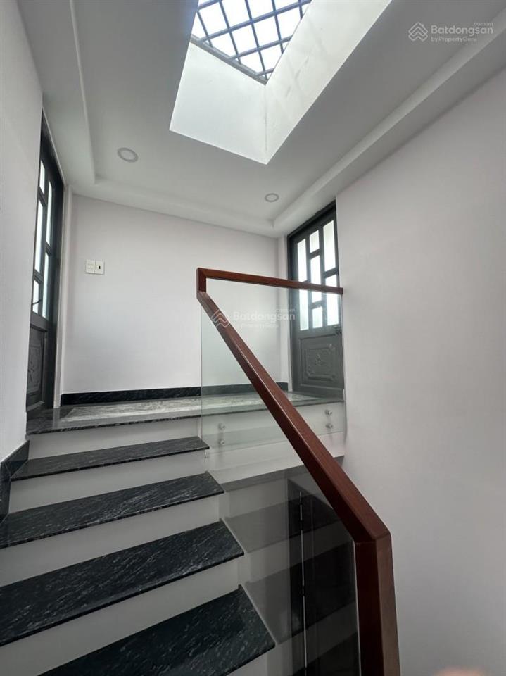 Gấp bán 4 tầng 45m2 hẻm trước 5m hoàn công đủ giáp sân bay tân sơn nhất tuyến metro nhỉnh 5tỷ