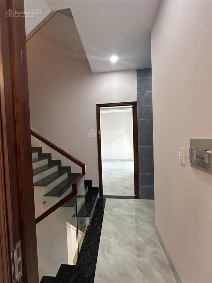 Gấp nhà ngay đh côngthương 45m 4tầng giáp tânbình 5.15tỷ gần sân bay