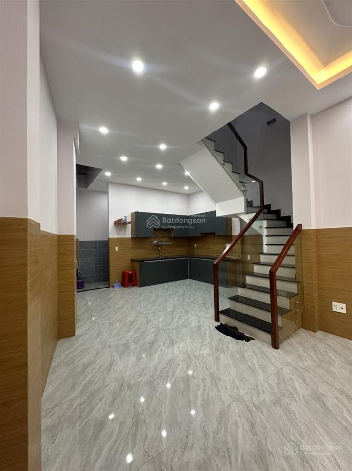 Gấp nhà ngay đh côngthương 45m 4tầng giáp tânbình 5.15tỷ gần sân bay
