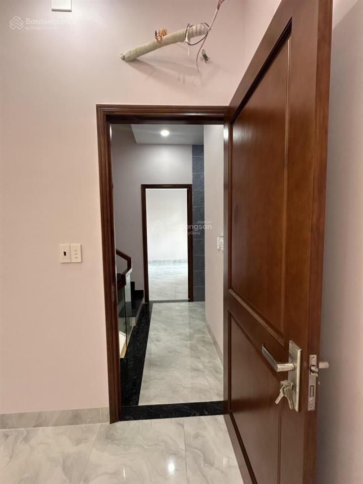 Gấp nhà ngay đh côngthương 45m 4tầng giáp tânbình 5.15tỷ gần sân bay