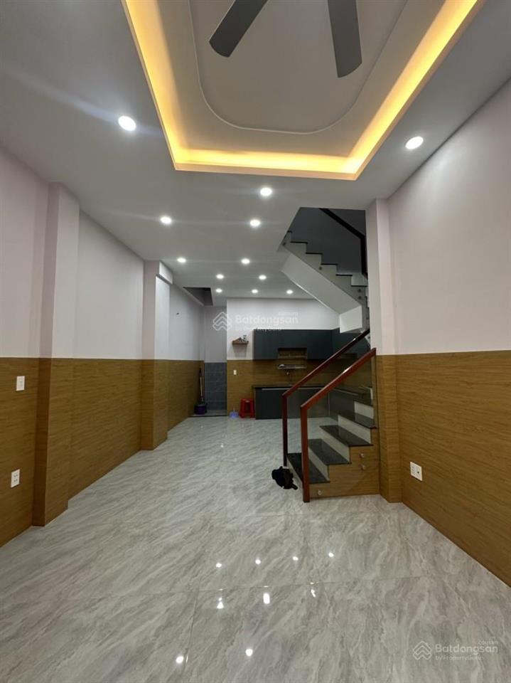 Gấp nhà ngay đh côngthương 45m 4tầng giáp tânbình 5.15tỷ gần sân bay