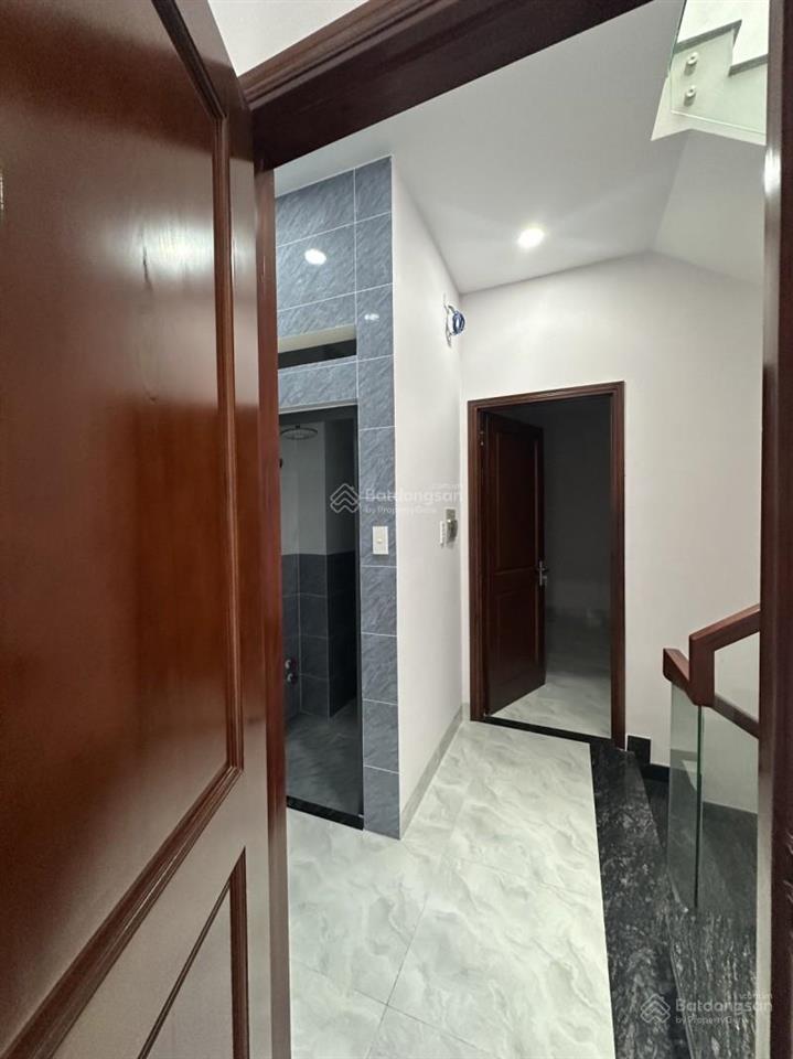 Gấp nhà ngay đh côngthương 45m 4tầng giáp tânbình 5.15tỷ gần sân bay