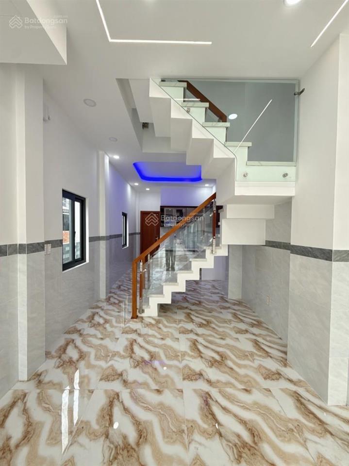 Gấp nhà mới 72m2 có sân ô tô chỉ 5,678 tỷ hẻm 6m btct 3tầng 3pn 3wc sổ a4