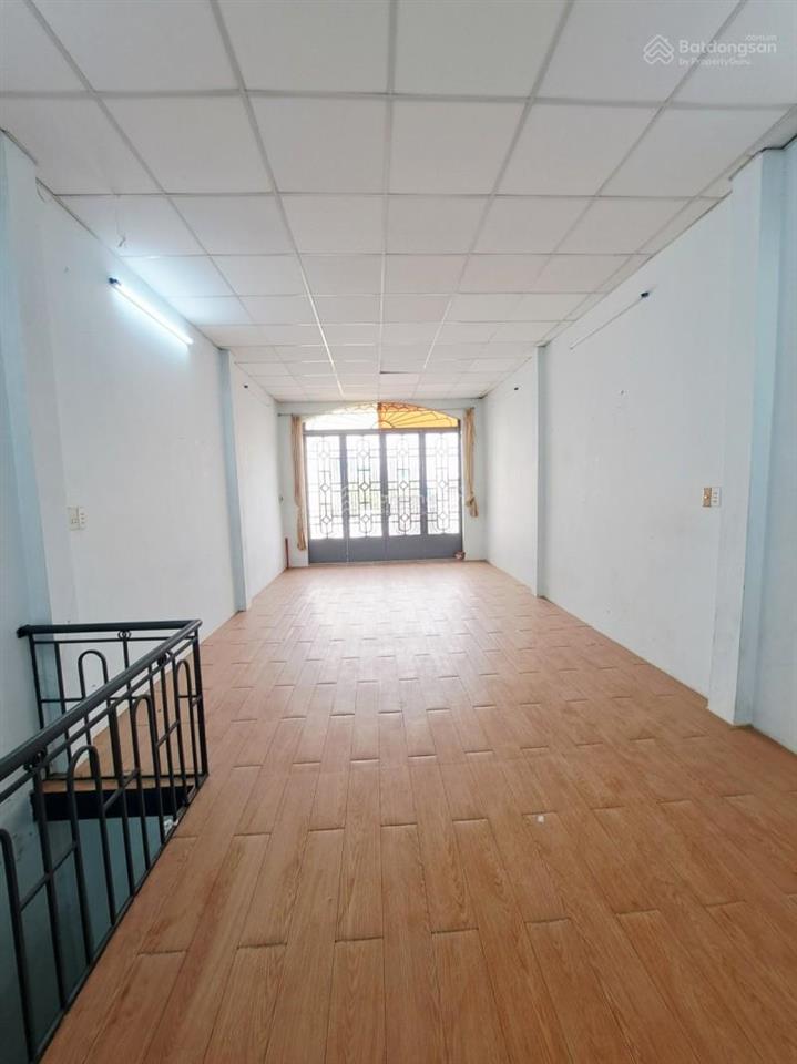 Gấp bán nhỉnh 3 tỷ 48m2 3 tầng  hẻm xe hơi 5m gần chợ lê văn quới
