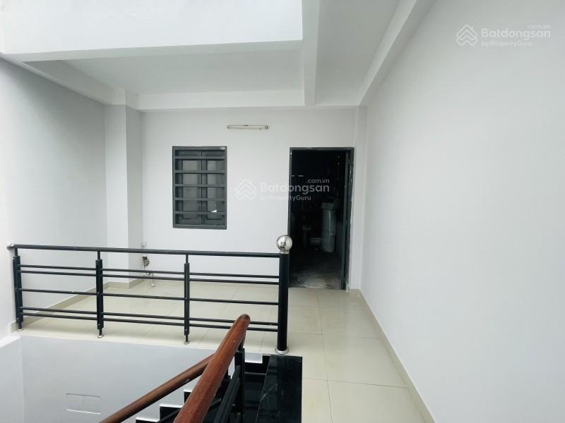Gấp bán giảm sâu 65m 3 tầng mới đẹp sổ a4 giáp aeon hẻm ô tô chỉ 5,588 tỷ