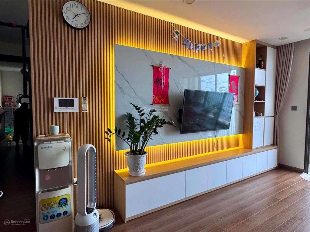Bán gấp cc eco green city, giá 5.8 tỷ, 75m2, 2pn, 2wc, sẵn sổ, full nội thất