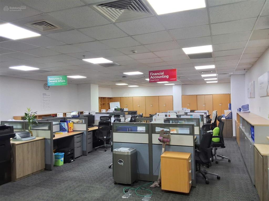 Cho thuê sàn văn phòng toà nhà đại minh, dt từ 100300500m2.  0933 199 ***