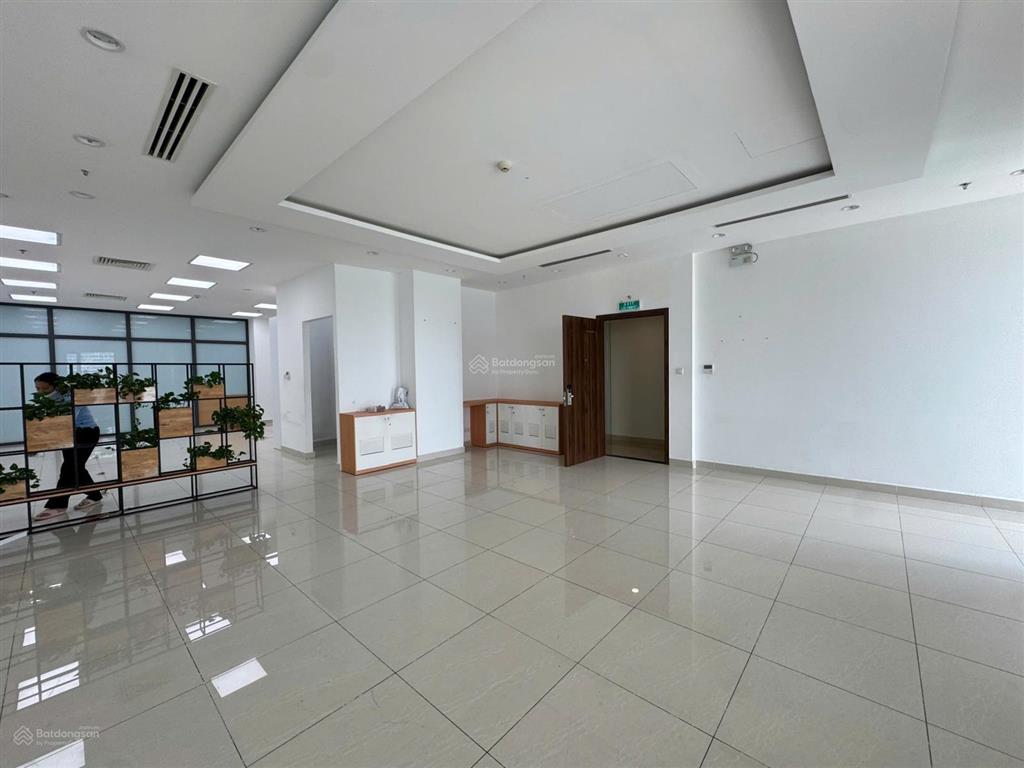 Cho thuê sàn văn phòng golden king quận 7  100m2