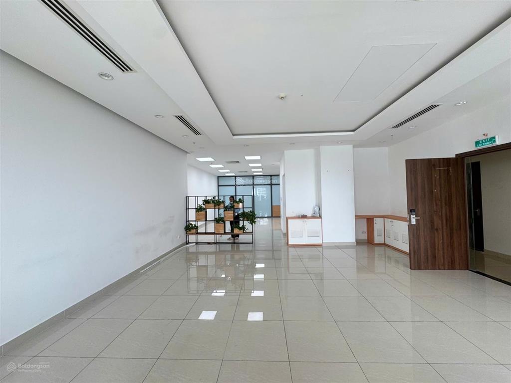 Cho thuê sàn văn phòng golden king quận 7  100m2