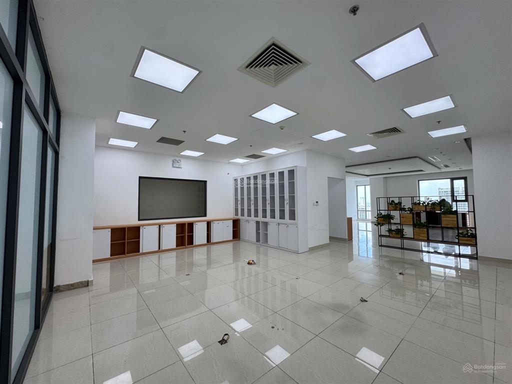 Cho thuê sàn văn phòng golden king quận 7  100m2
