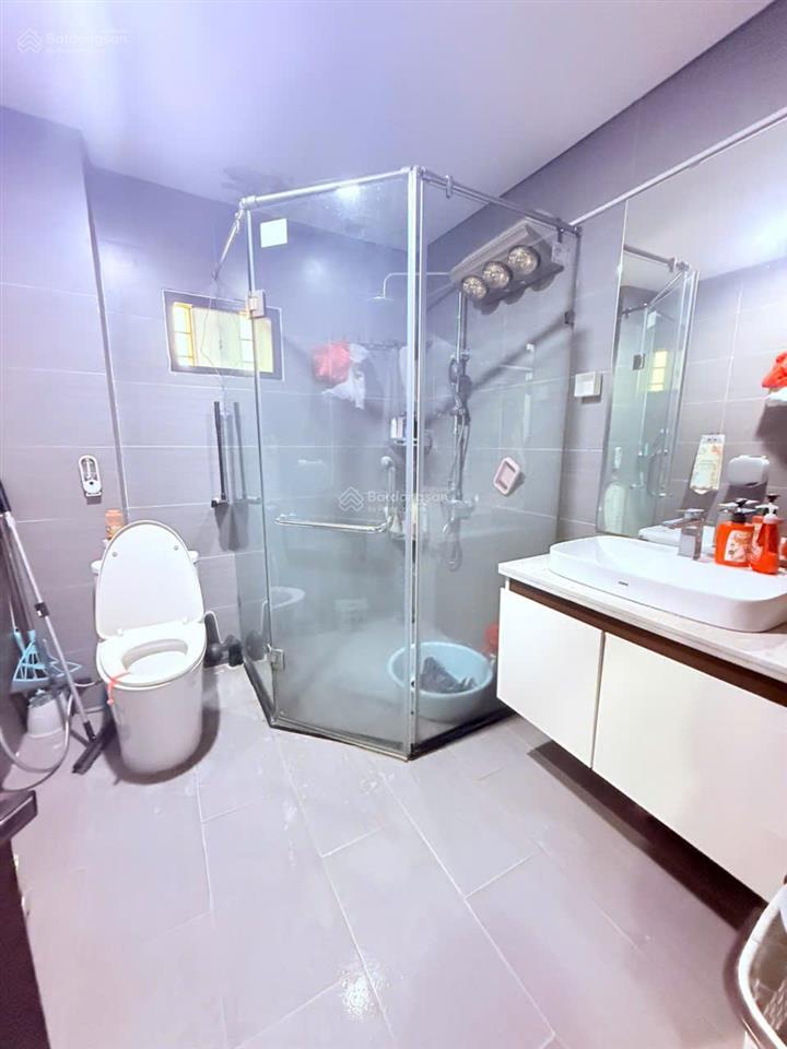 Chính chủ em muốn bán nhà 1 mặt phố chính và 1 mặt thoáng vĩnh viễn