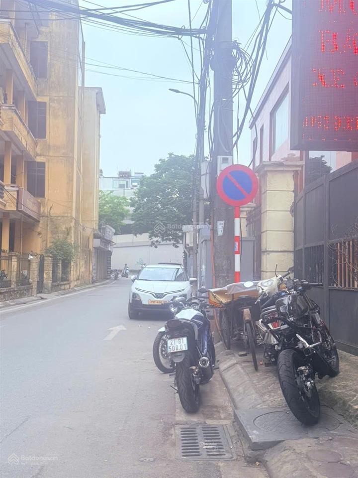 Chính chủ em muốn bán nhà 1 mặt phố chính và 1 mặt thoáng vĩnh viễn