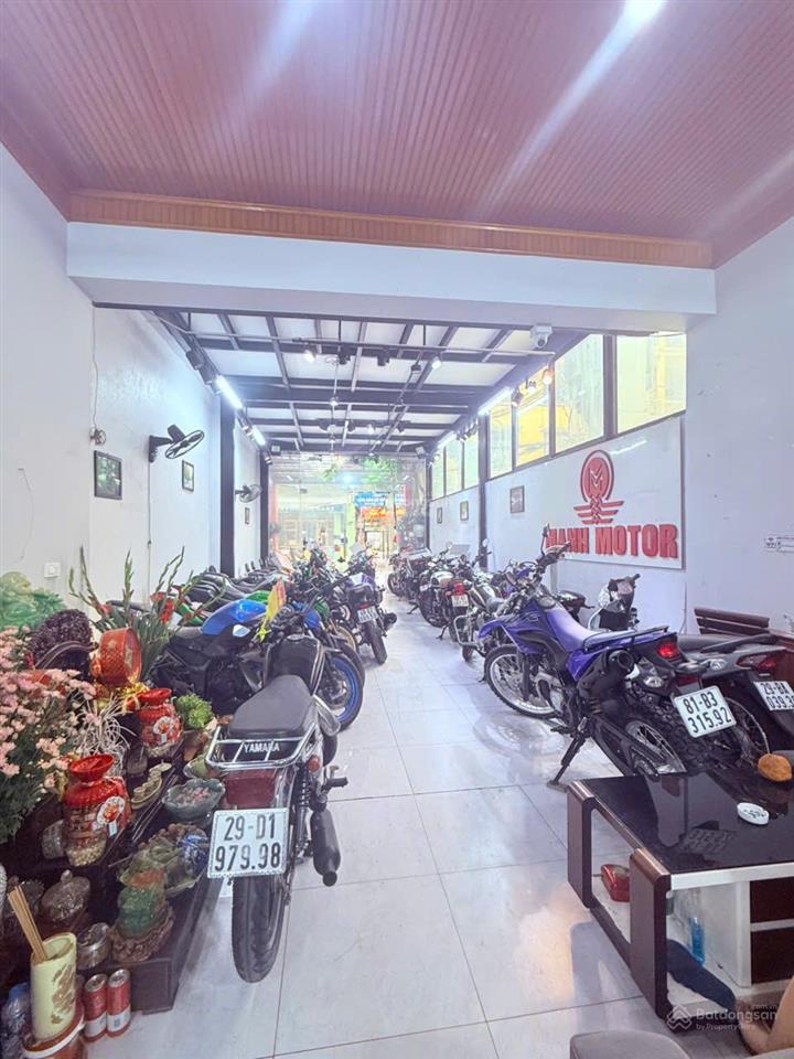 Chính chủ em muốn bán nhà 1 mặt phố chính và 1 mặt thoáng vĩnh viễn