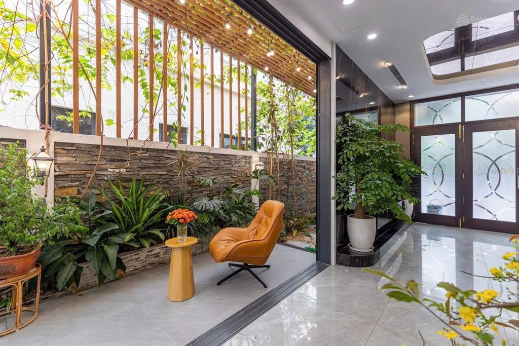 Cắt lỗ  11 tỷ bao phí xẻ khe 91m2 (thô) hướng đông nam mt 6,5m giá tốt nhất trong khu