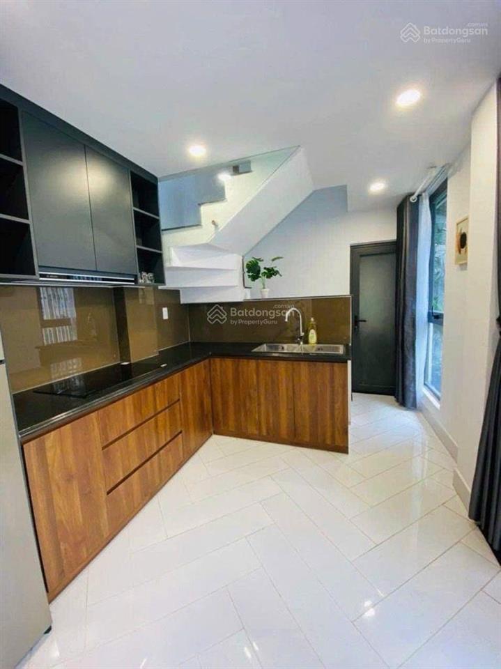 Nhà đẹp 4 tầng  ông ích khiêm  quận 11  ngang 4 mét  xe hơi đến cửa  chỉ 7,x tỉ