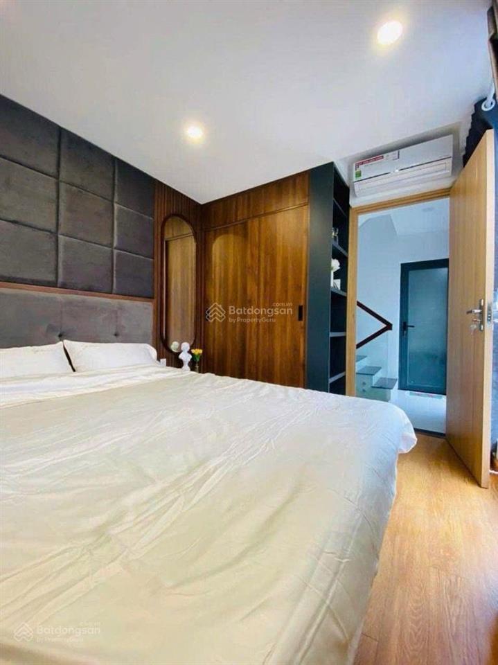 Nhà đẹp 4 tầng  ông ích khiêm  quận 11  ngang 4 mét  xe hơi đến cửa  chỉ 7,x tỉ