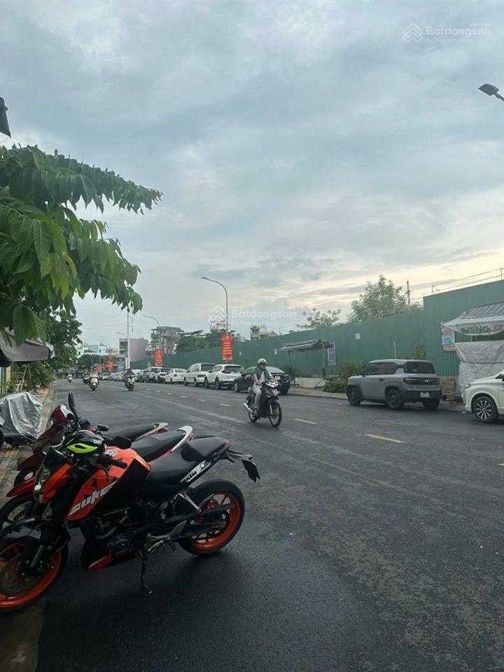 Vip quận 11  hẻm xe tải thông tứ tung  kế đầm sen, lê đại hành  ngang 4 mét  8,xx tỷ