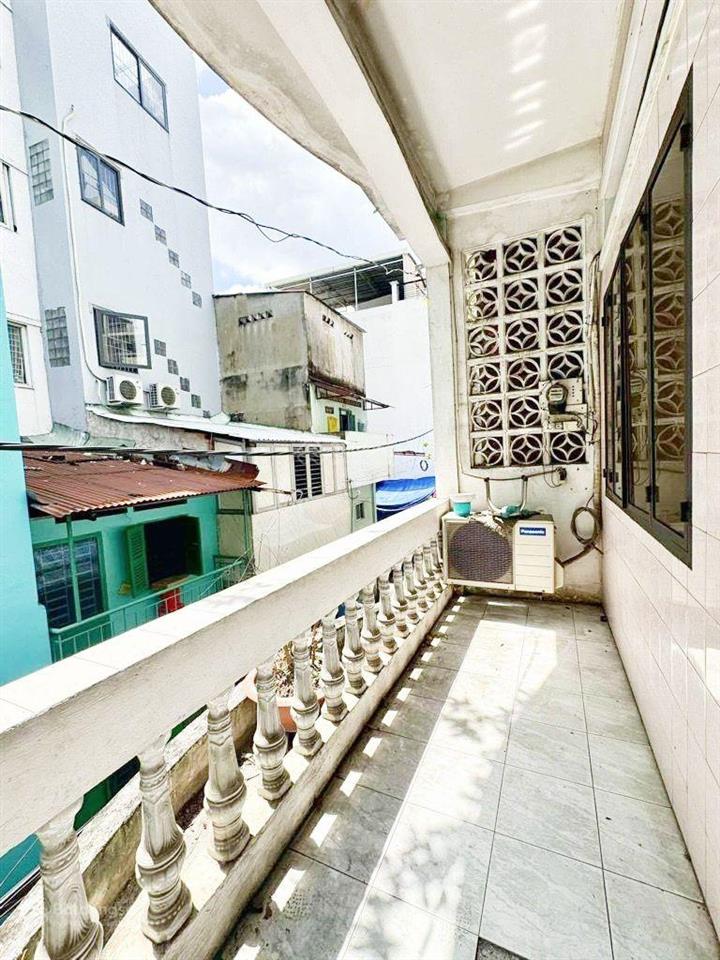 Nhà kề bên chợ điện tử nhật tảo quận 11  53 m2  3 tầng  hẻm 4 m thông gần mặt tiền  nhỉnh 8 tỷ