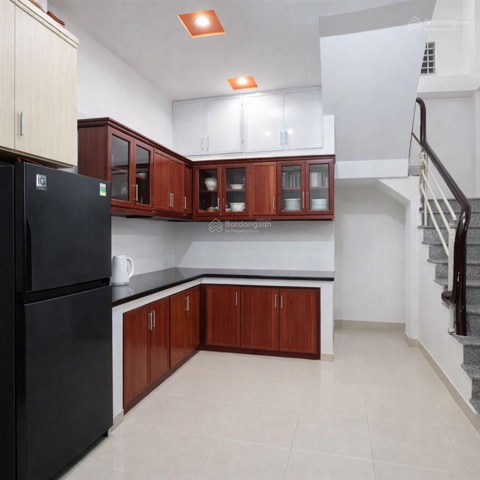 Bán nhà 3 tầng, ngang 4 x 10 m, đường 3/2, quận 11, đường 7 m xe hơi tránh, nhỉnh 6 t.ỷ