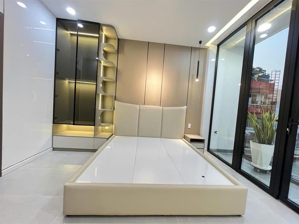 Nhà đẹp 5 tầng lạc long quân  quận 11  (4,1 x 11)  đường xe hơi  giá 8,x t.ỷ