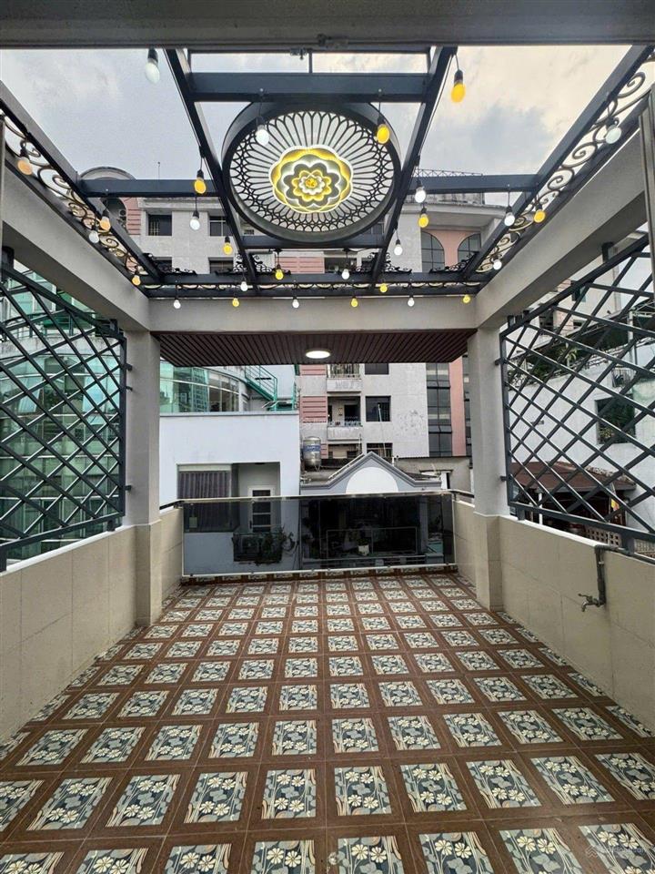 Siêu phẩm nhà đẹp lãnh binh thăng  quận 11  4 tầng đường 8 mét  (4,3 x 11)  chỉ 8,x t.ỷ