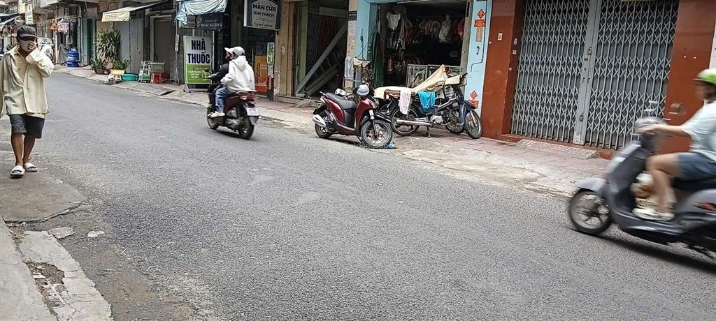 Mặt tiền kinh doanh  lạc long quân  quận 11  3 tầng  chỉ 6,x tỷ