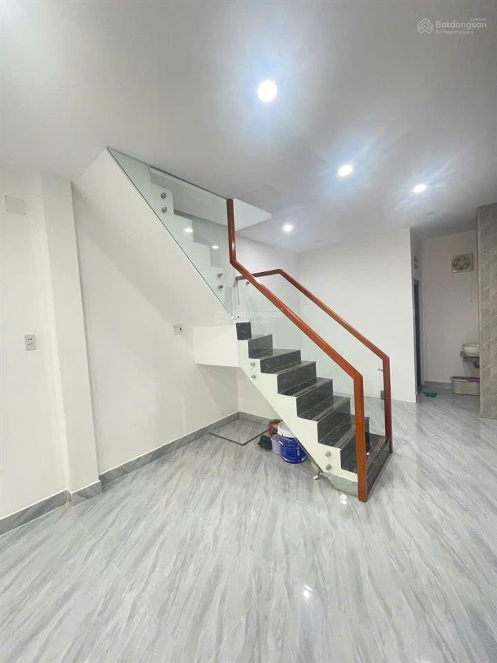 Bán nhà 3 tầng  hẻm xe hơi  lạc long quân  quận 11  32m2  chỉ 6,x tỷ