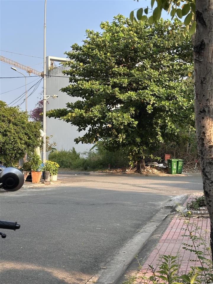 Bán lô góc 2 mặt tiền sát nguyễn duy trinh, bình trưng 140m, ngang 9,2m nở hậu 14m