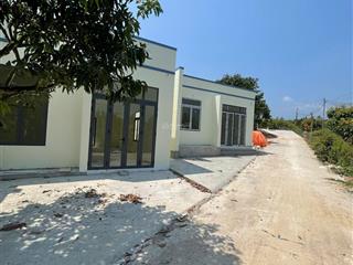 Bán đất có sẵn nhà cấp 4 đẹp mới xây ngay khu dân cư mới suối tân giá tốt