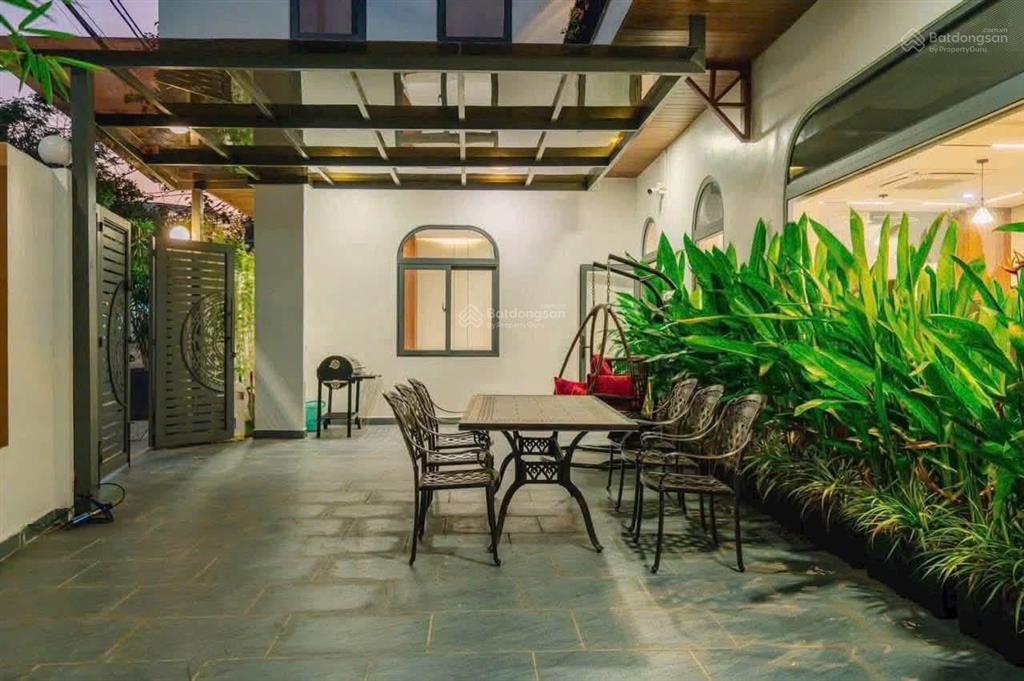 Villa sát biển sơn trà chỉ 20,x tỷ cách biển 100m, dòng tiền 80100 triệu/tháng