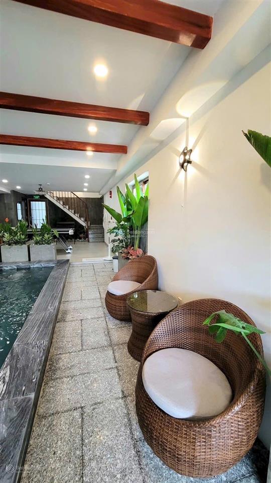 Villa sát biển sơn trà chỉ 20,x tỷ cách biển 100m, dòng tiền 80100 triệu/tháng