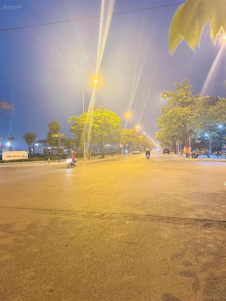 Trâu quỳ gần nhà phố 5 tầng có thang máy chỉ 15 tỷ