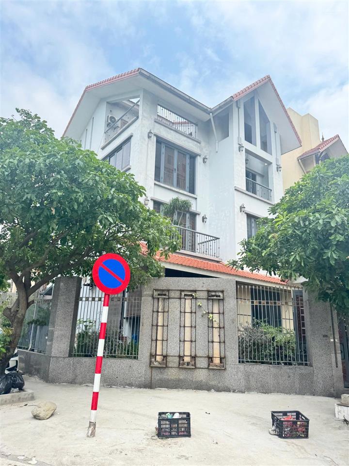Biệt thự tây hồ đẳng cấp giới thượng lưu 165m hơn 70 tỷ0914 374 ***