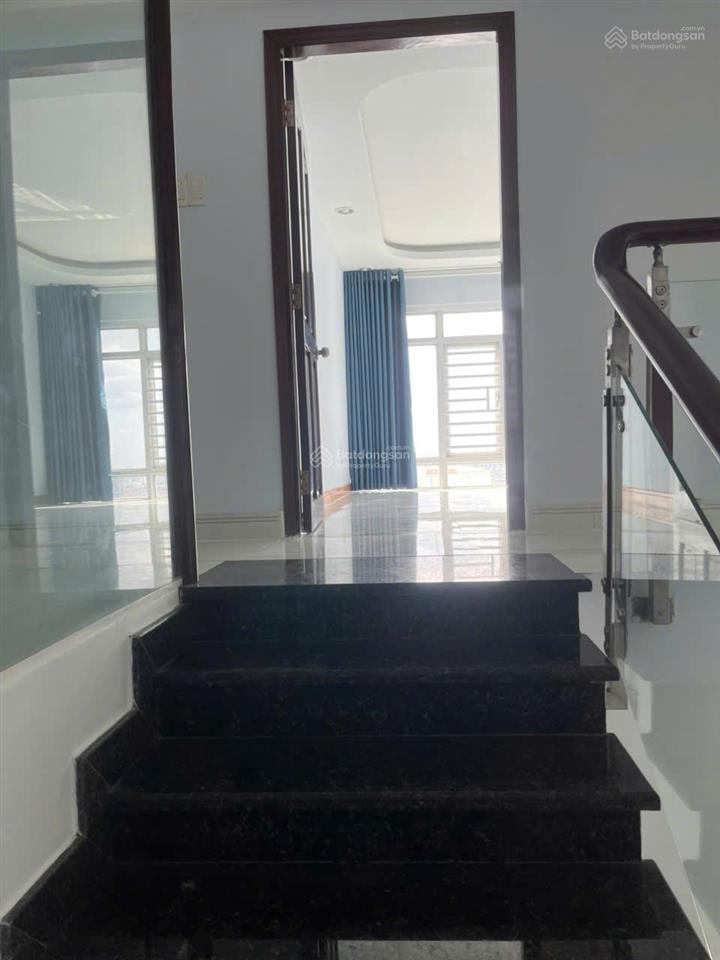 Căn hộ lofthouse lớn tại phú hoàng anh, 25 triệu/tháng, 129m2, 5pn, 4wc, đầy đủ nội thất