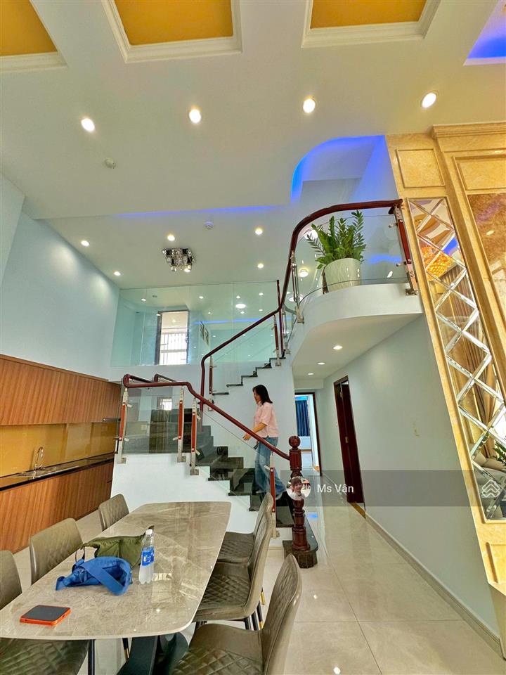 Cho thuê lofthouse tại phú hoàng anh, 25 triệu vnd, 230m2, 6pn, 4wc