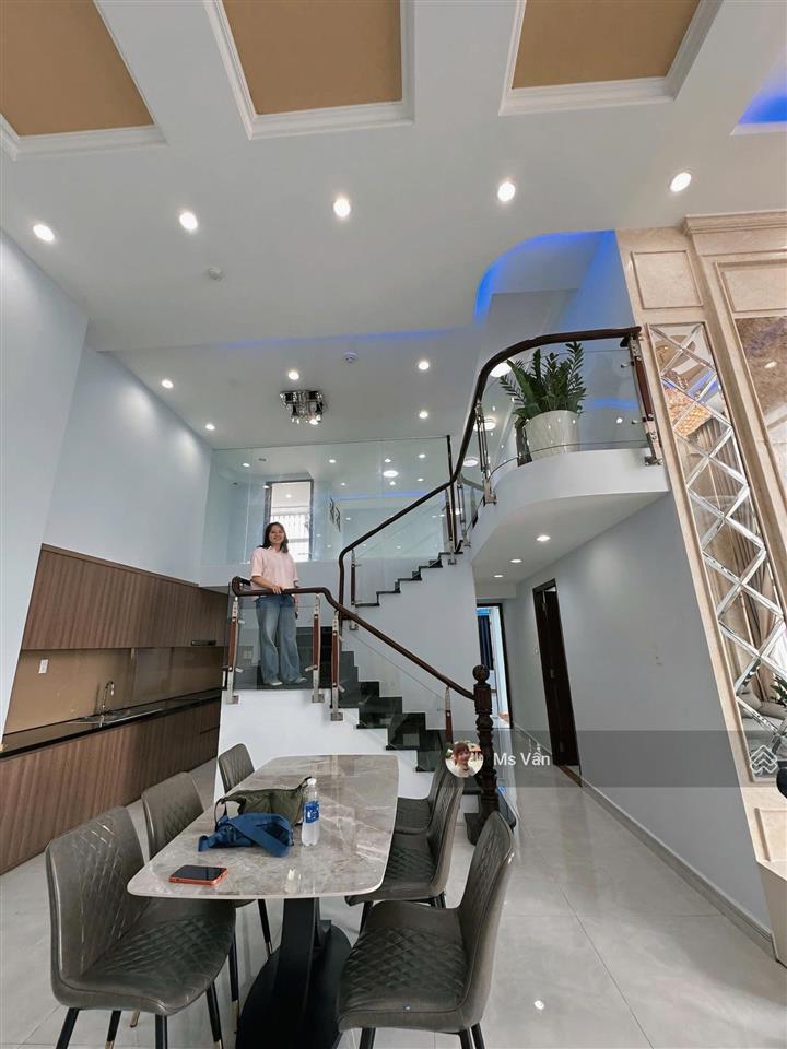 Cho thuê lofthouse tại phú hoàng anh, 25 triệu vnd, 230m2, 6pn, 4wc