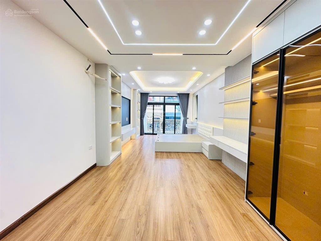 Chính chủ bán nhà phố giải phóng, phân lô ô tô tránh, nhà mới đẹp không tì vết