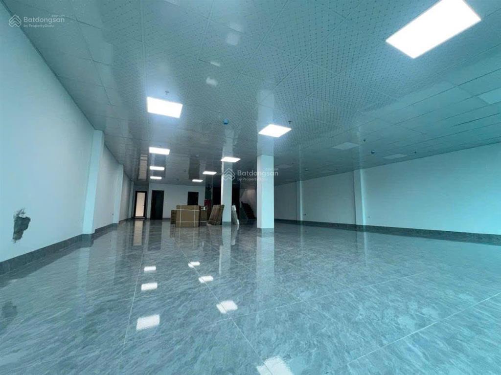 Mặt phố khúc thừa dụ. xây dựng 8 nổi 1 hầm. kinh doanh văn phòng, khách sạn, dt 200tr/tháng, pccc.