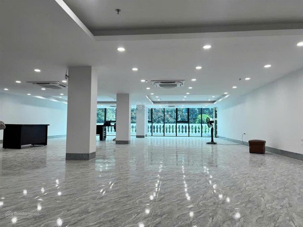 Mặt phố khúc thừa dụ. xây dựng 8 nổi 1 hầm. kinh doanh văn phòng, khách sạn, dt 200tr/tháng, pccc.