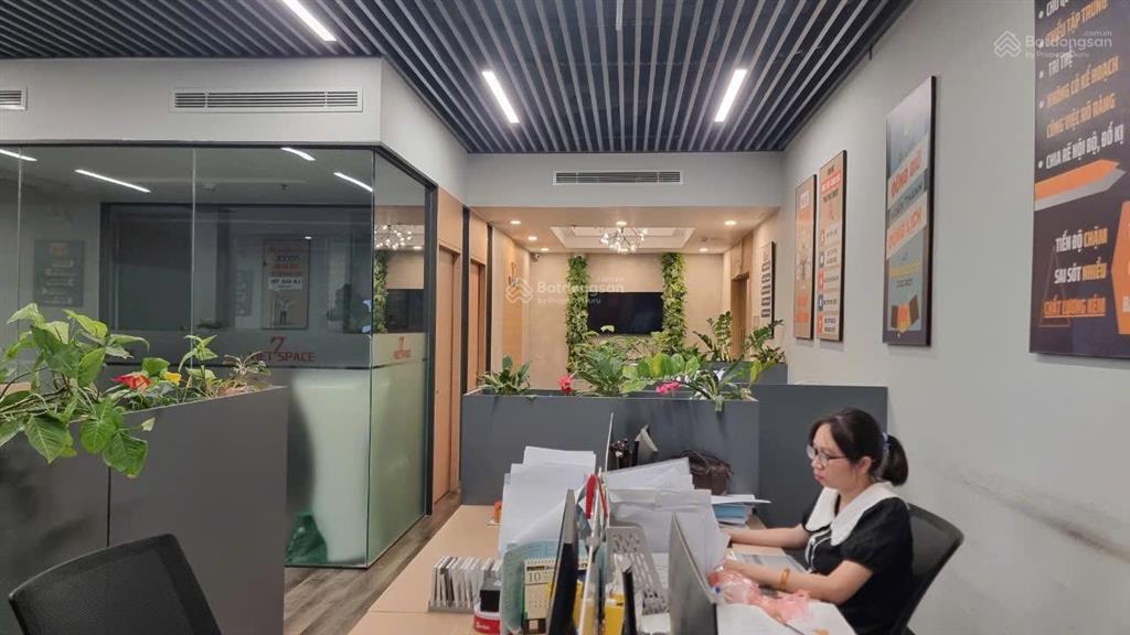 Phải nhanh! toà building trần thái tông, dt 180m2 x 8 tầng mt 8,8m, thang máy, pccc, gpxd, 250tr/th