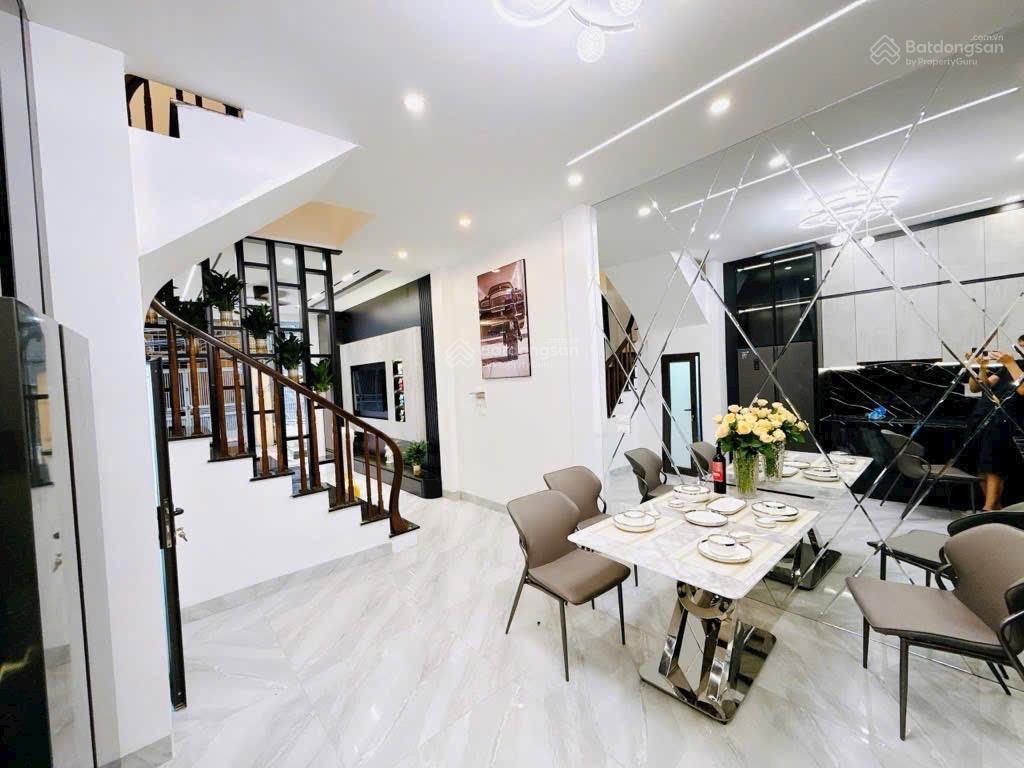 Bán liền kề trung kính, dt 65m2 x 5m mt 5t, ô tô đỗ cửa, kinh doanh hoặc ở, vỉa hè rộng, dt 45tr