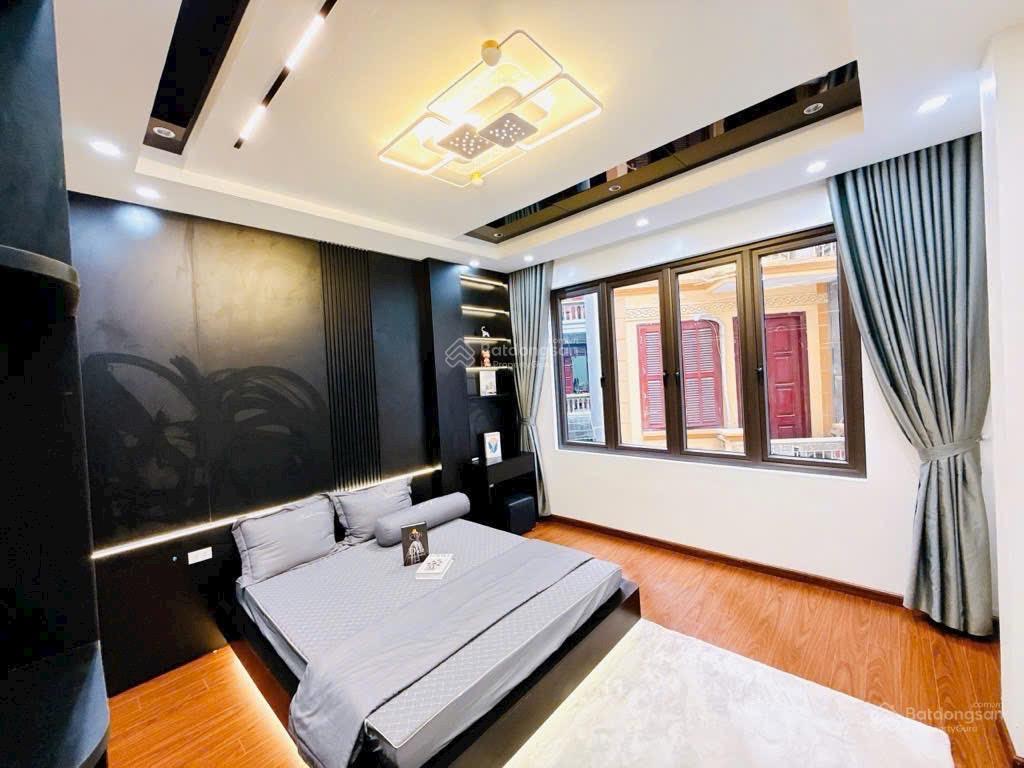 Bán liền kề trung kính, dt 65m2 x 5m mt 5t, ô tô đỗ cửa, kinh doanh hoặc ở, vỉa hè rộng, dt 45tr