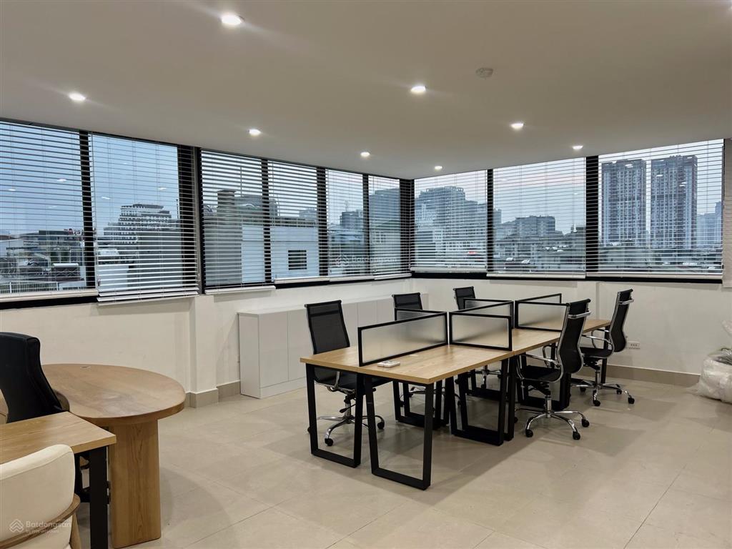 Building đẹp! trần thái tông, dt 165m2 x 9t 1 hầm mt 8,6m, thông sàn, thang máy, pccc, 286tr/th