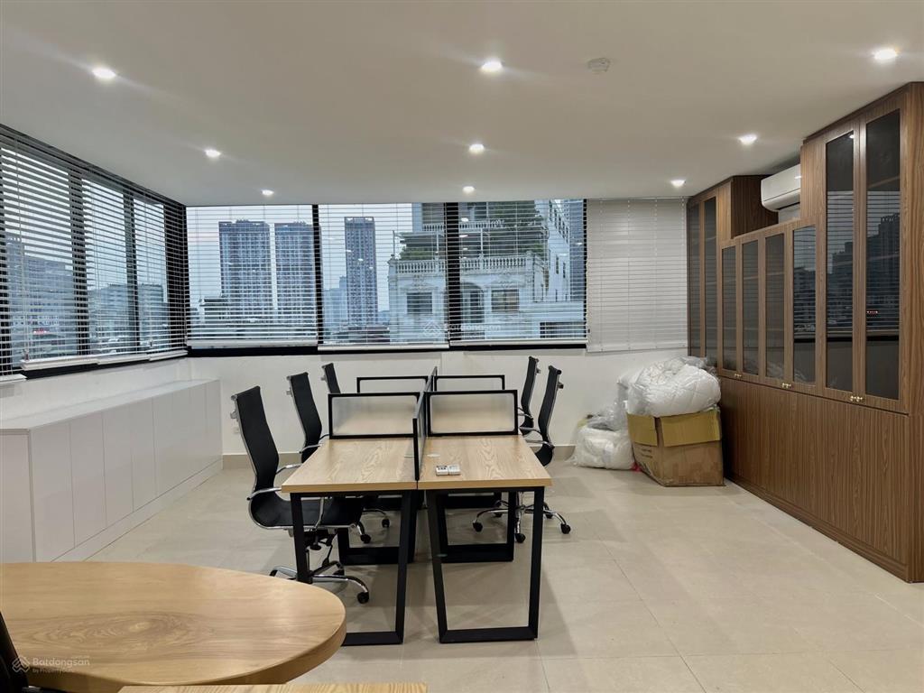 Building đẹp! trần thái tông, dt 165m2 x 9t 1 hầm mt 8,6m, thông sàn, thang máy, pccc, 286tr/th